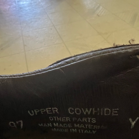 This is a size nine pair of vintage. Never worn. Non biodegradable soles. - Picture 7 of 8